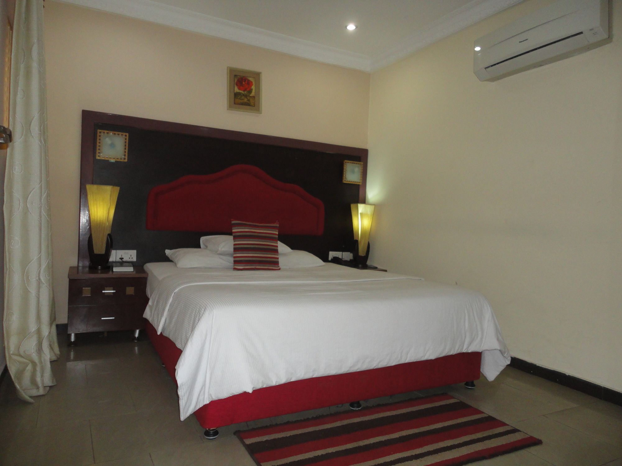 Sdm Tavern And Suites Ibadan Zewnętrze zdjęcie